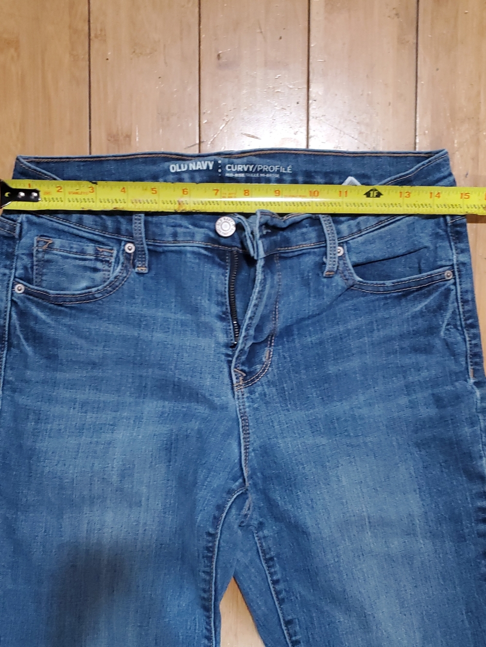 Old Navy Womens size 6 (Short) Mid-rise Curvy jeans
